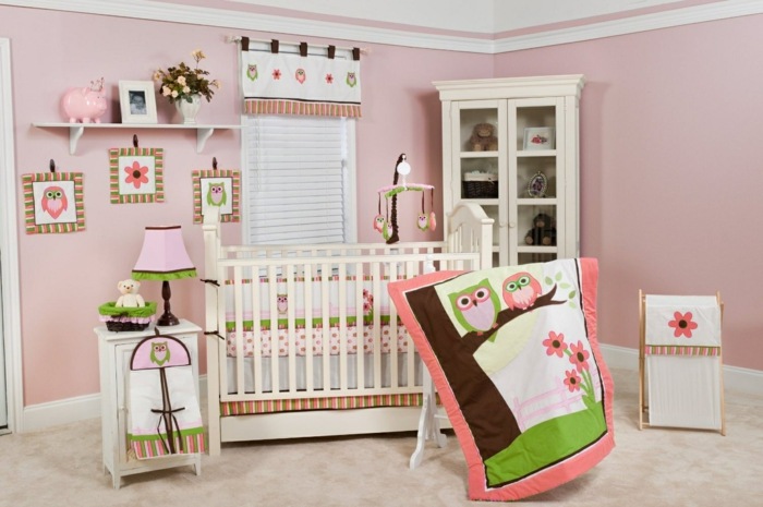 Uggla-vit-möbler-och-baby-garderob-barnkammare-design