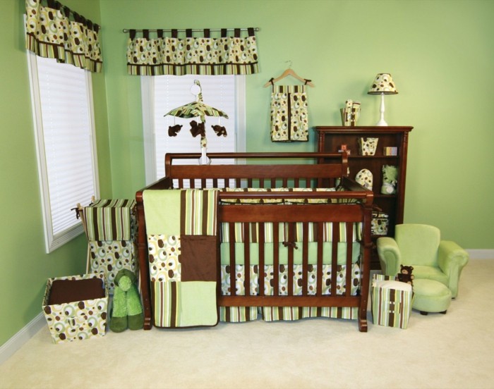 Grön-och-brun-i-baby-rummet