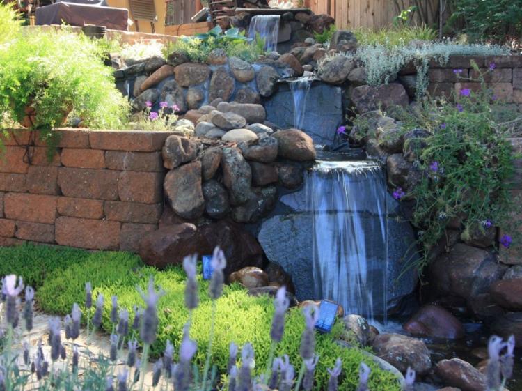 Gör-det-själv Creek Garden Idéer