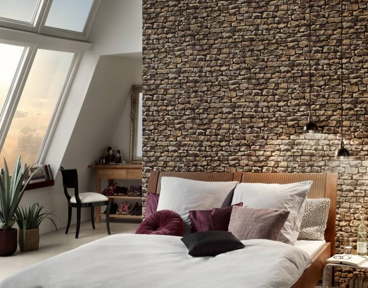 tegel-tapeter-vägg-design-natursten-optik-sovrum-säng-fönster-lampor