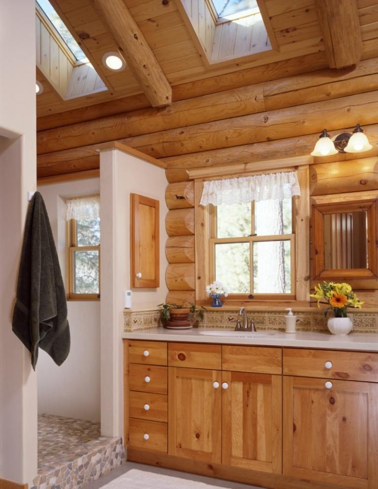 trä timmerstuga stil garderob inbyggd dusch fönster takfönster