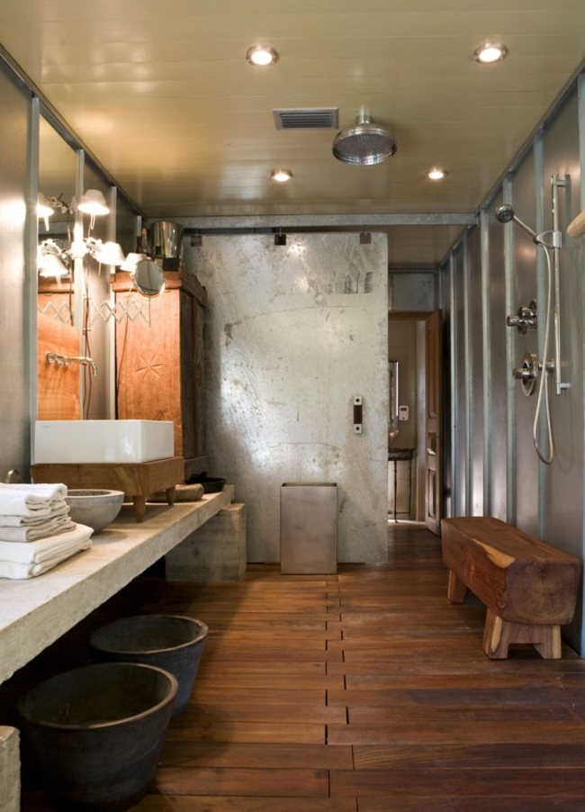 Golvbeläggning i metall med badrumsmöbler duschkabin