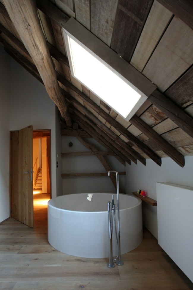 Upphängt takfönster fristående badkardesign
