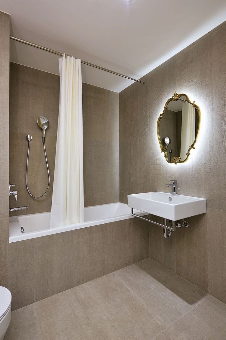 badrum-belysning-vintage-spegel-indirekt-ljus-badkar-duschdraperi