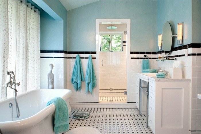 badrum klassisk design färg ljusblå kakel svart vit