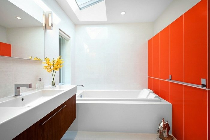 garderob intens orange orange takfönster badrum
