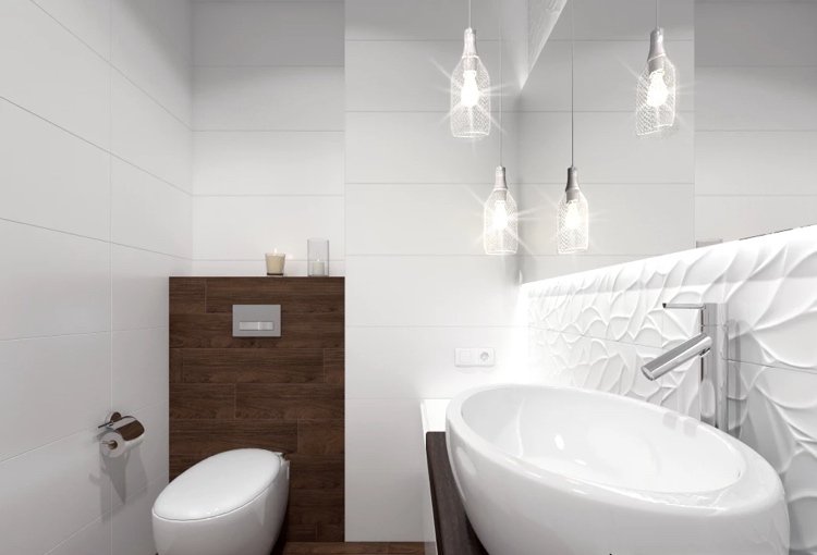 modernt badrum i brunt och vitt designat med hängande lampor ovanför fåfängan