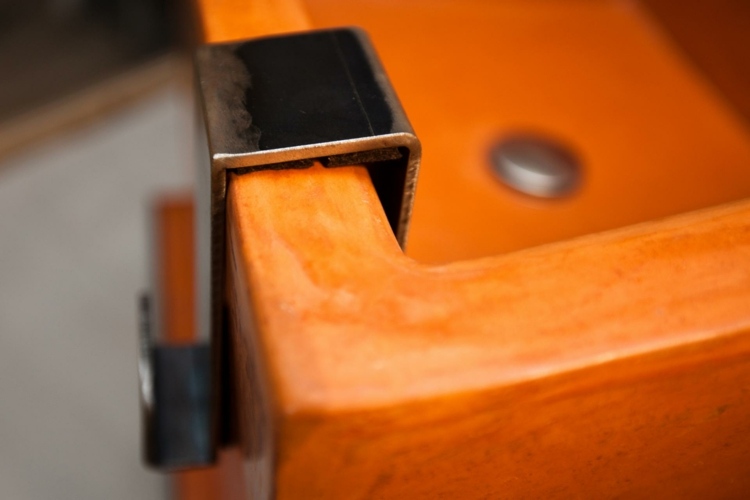 orange handfat design ponticello badrumskonsol metall