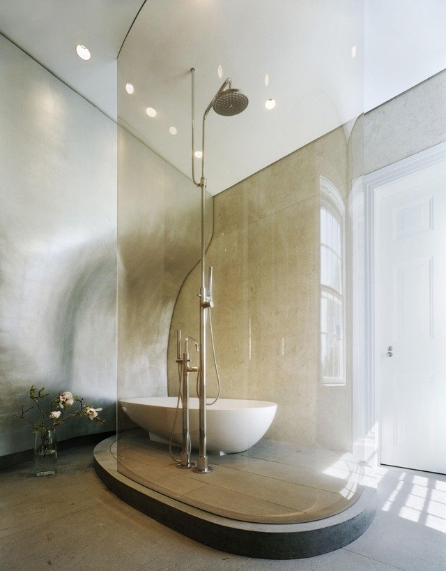 badrum dusch glas vägg böjda badkar idéer