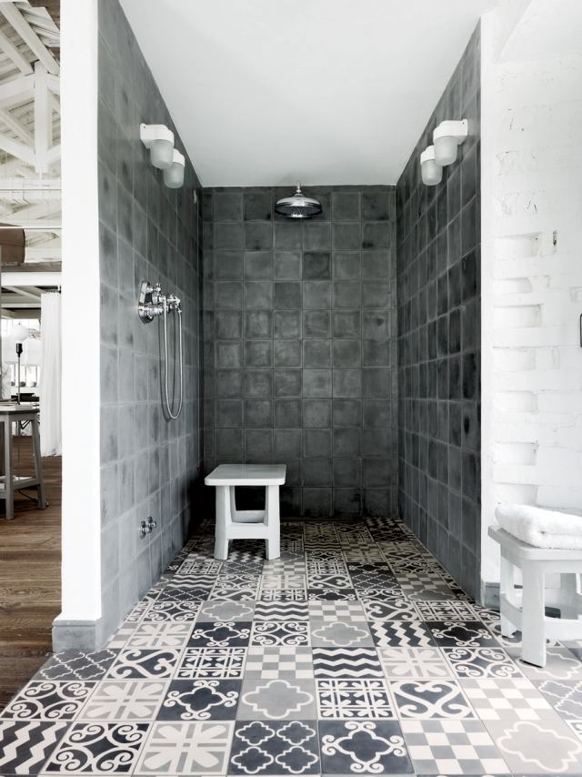 badrum dusch design idéer industriella betongplattor dekorativa golv