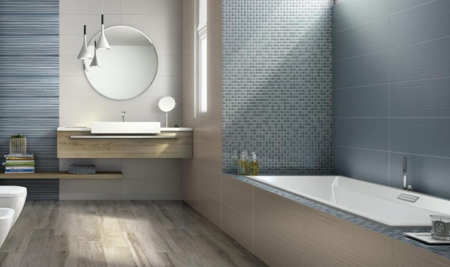 modernt-badrum-med-mosaik-kakel-blå-matt-glans-ljusreflektioner-Ceramiche-Supergres