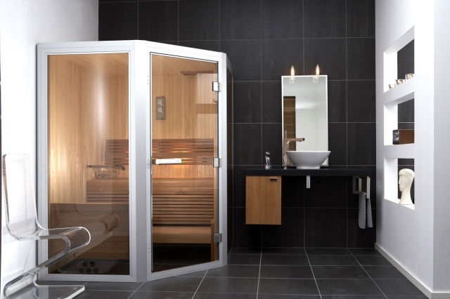 bastu-badrum-trapetsformad-glas-vägg-svart-badrum-kakel