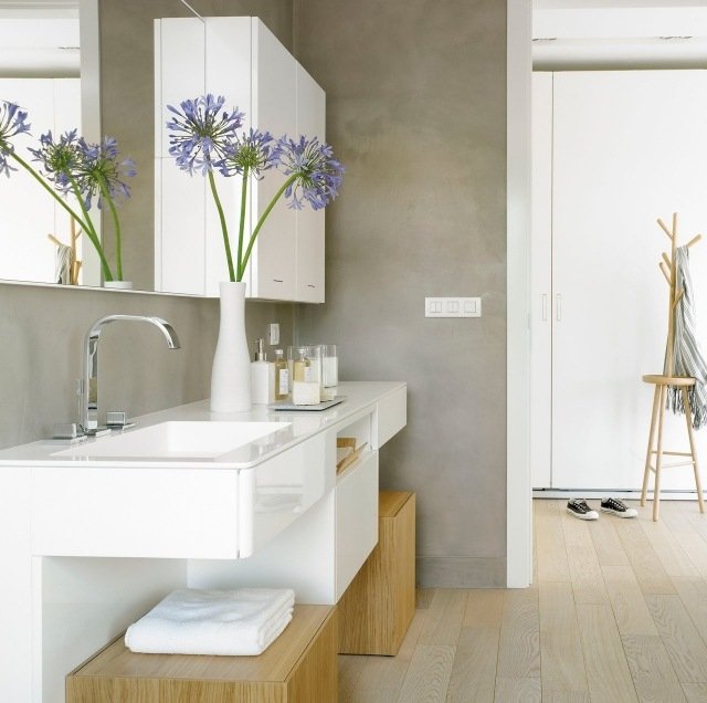 badrum-vattentät-färg-grå-vit-högblank badrumsmöbel