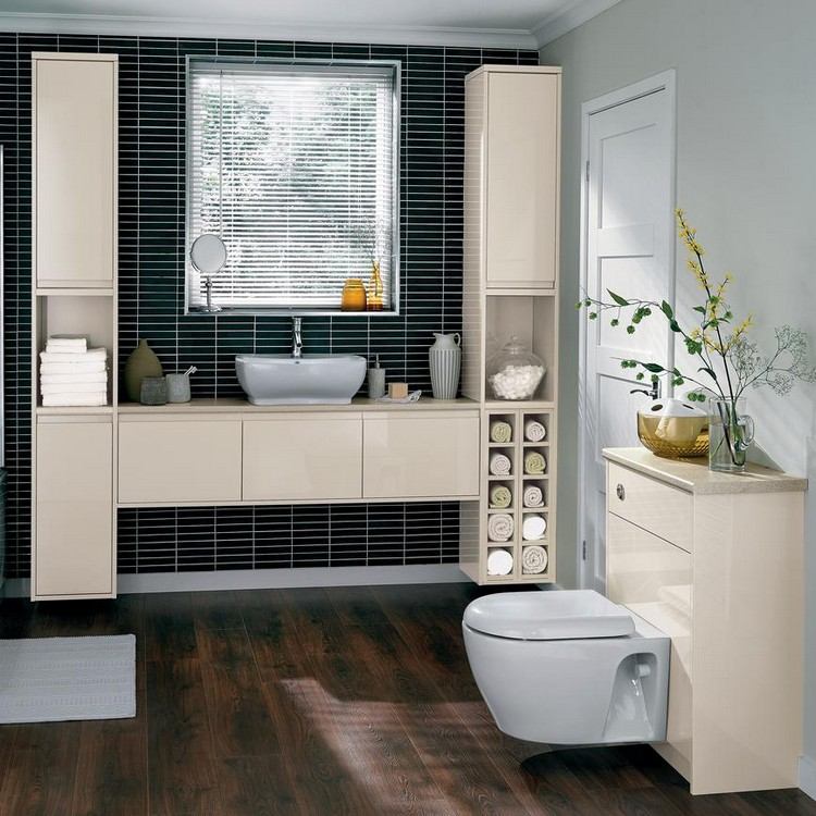 badrum 6 kvm designmöbler renovering svart kakel kakel toalettskål skåp hall golv