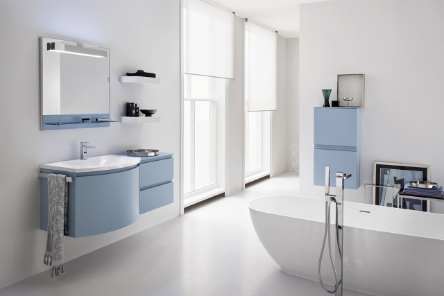 Arbi-badrum-samlingar-moderna-badkar-fristående-blå-väggskåp