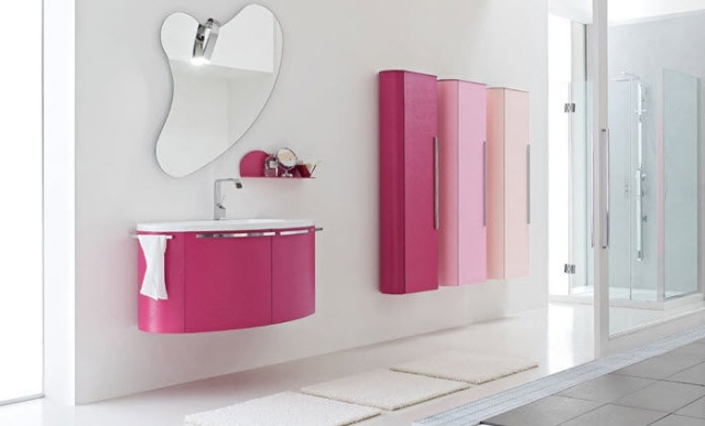 Badrumsmöbler-komplett utrustning-livliga-färger-högglans-fronter