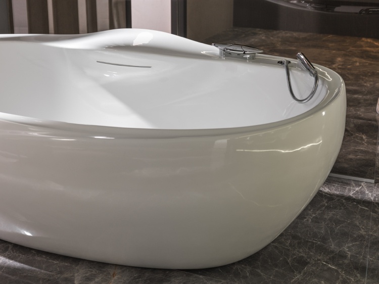 badrum-design-zaha-hadid-fristående-badkar-kran-kran
