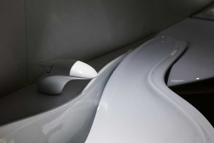 badrum-design-zaha-hadid-noken-vitae-vit-en-spaks-mixer-organisk