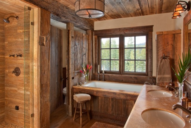 Modernt-badrum-i-ett-rustikt-look-inbyggt-i-badkar-med-träpanel