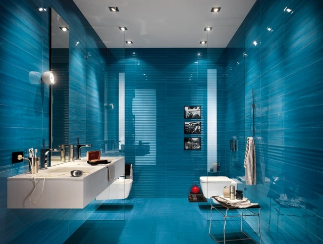 Havsblått-med-högblank fleece-för-badrummet