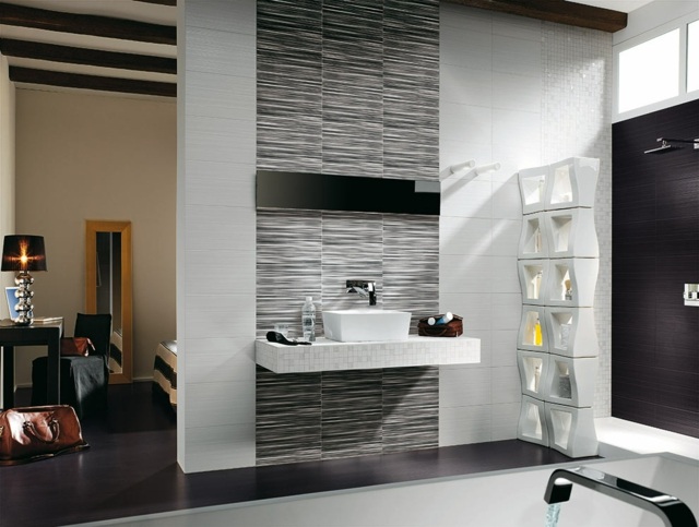 3D-effekt-svart-vit-grå-små-format-kakel-i-badrummet