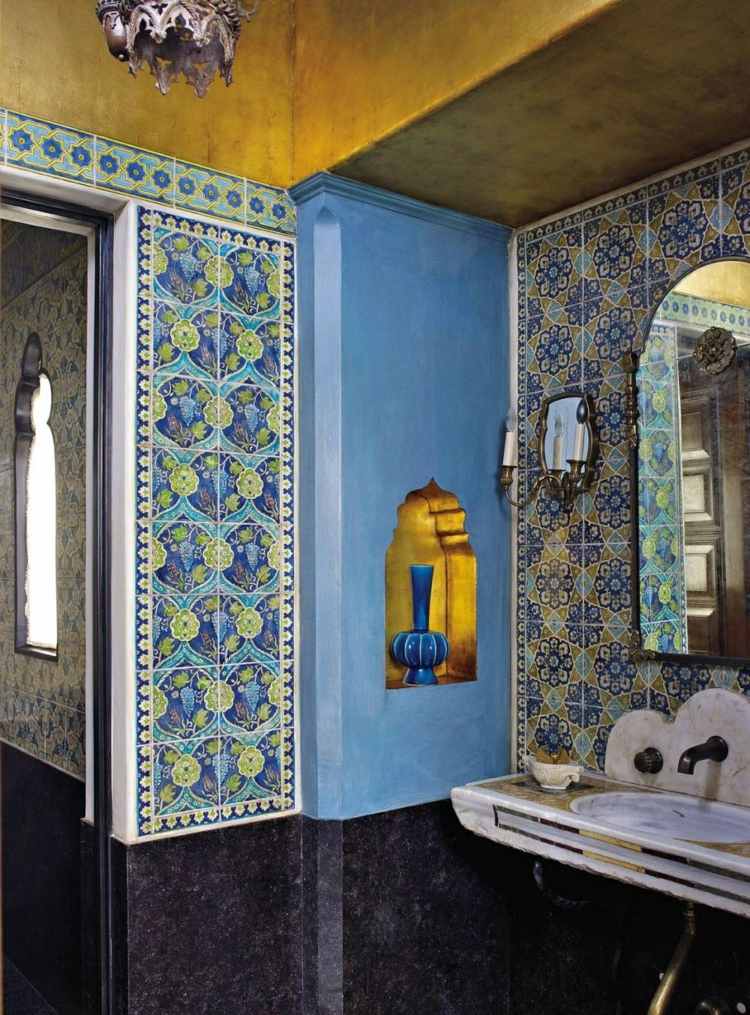 måla badrumsplattor i orientalisk stil blå guldväggdesign