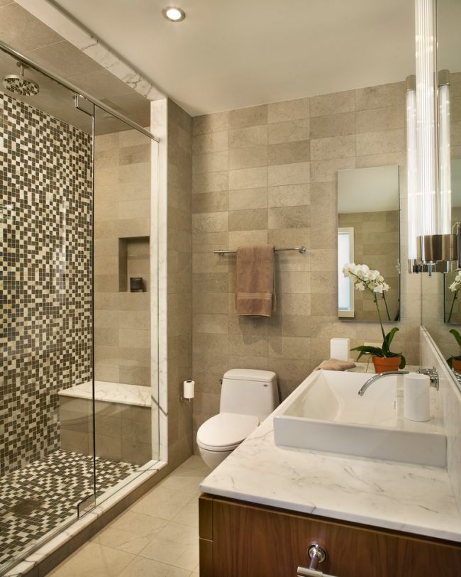 litet badrum mosaik kakel dusch område fåfänga trä underskåp