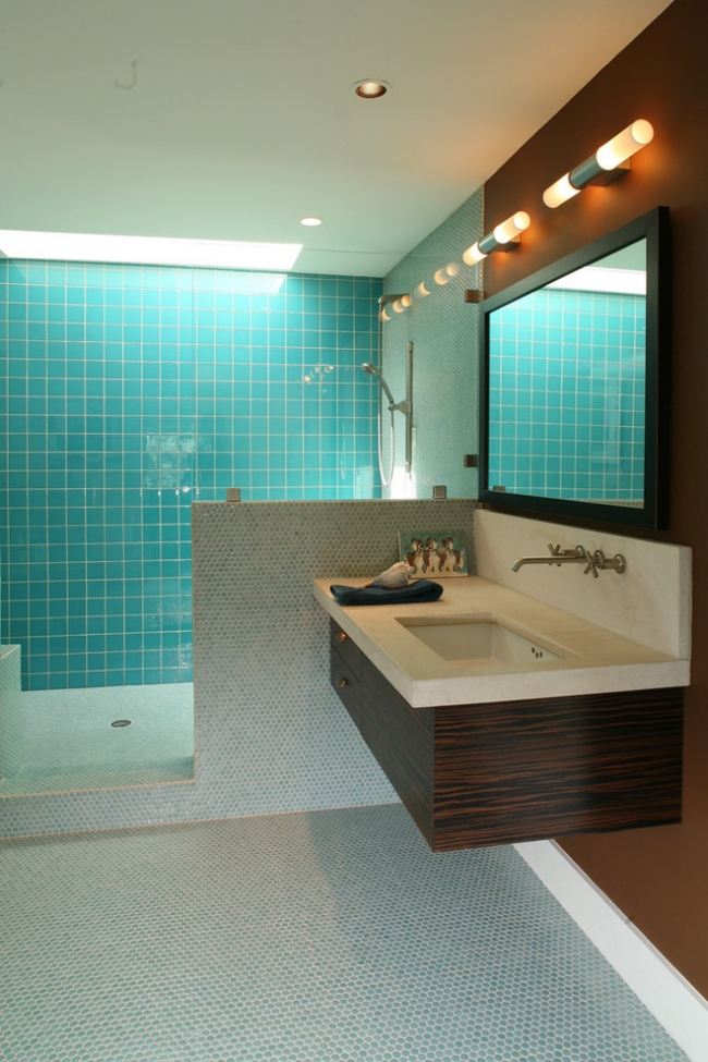 moderna badrumsglasplattor ljusblå mosaik flytande fåfänga