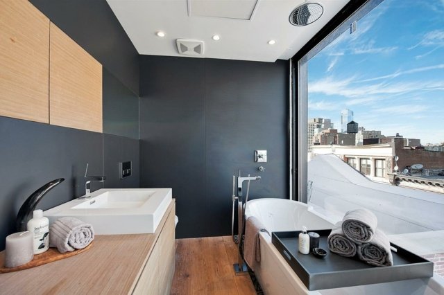 Badrumsmöbler i trä fristående badkar i glasfronter