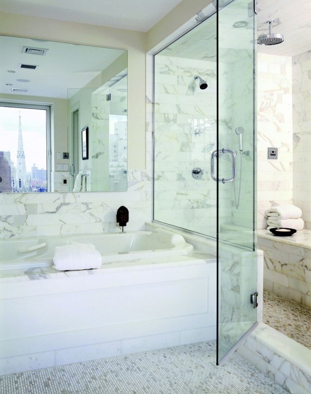modern-badrum-design-marmor-vägg-platta-golv-mosaik-kakel
