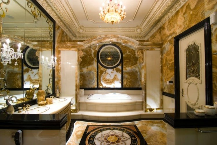 marmor look lyx stil badrum idé möblering ljuskrona
