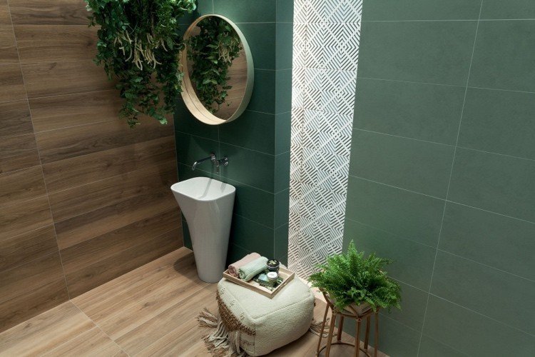 Urban jungle stil badrum med grönt och trä