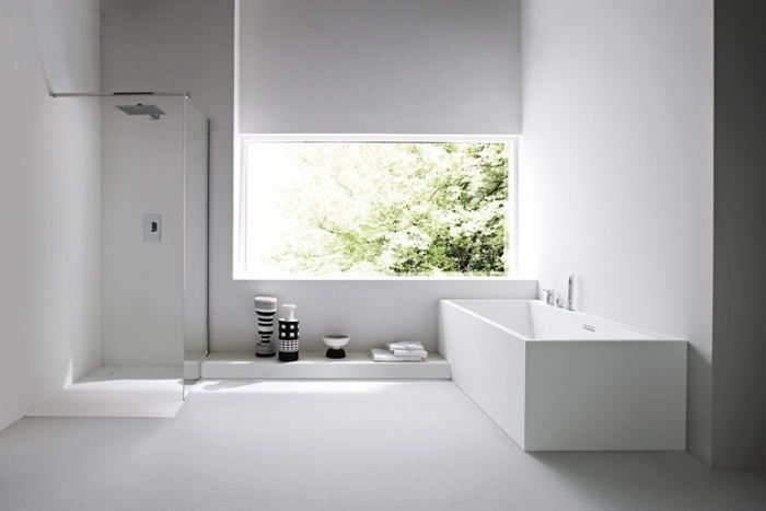 badrum-innovativt-tyg-badkar-vit-rektangulär-dusch