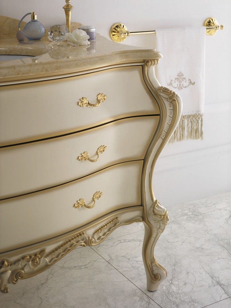 badrum-möbler-barock-stil-lyx-serien-fåfänga-grädde-guld-detalj-vy