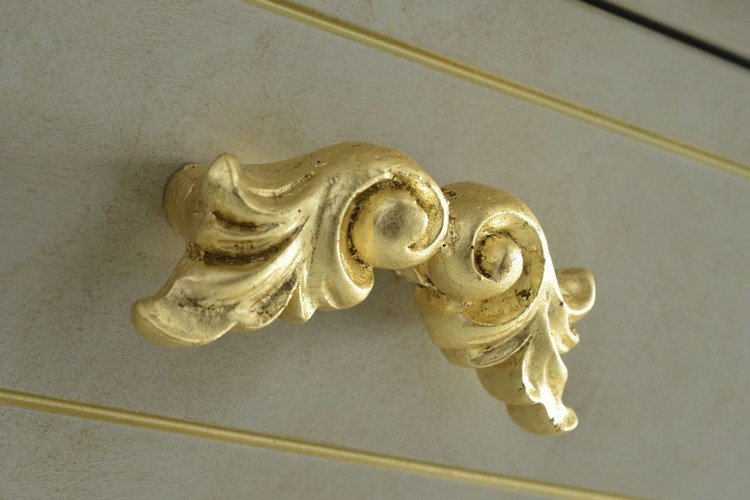 badrumsmöbler-barockstil-alice-guld bladhandtag
