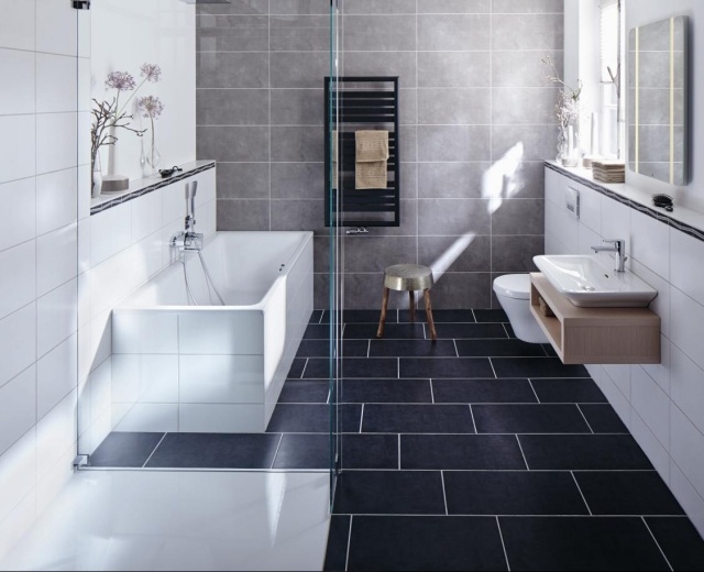 Moderna badrumsmöbler-vit-svart-grå-badkar