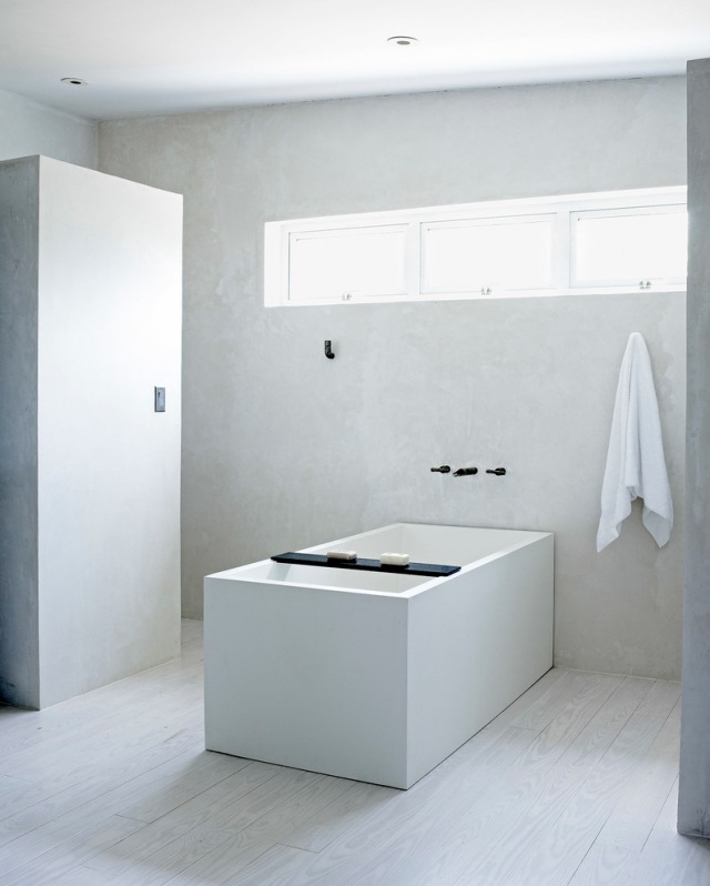 modern-badrum-design-utan-kakel-idéer-vägg-gips-ljus-trä-golv