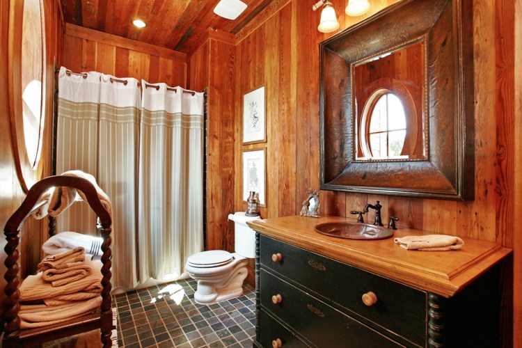 atmosfär varm rustik badrum stil rödbrun duschdraperi
