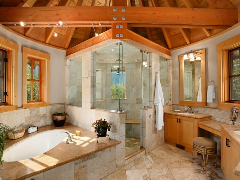 dusch stort regnduschhuvud badkar trä tak badrum stil