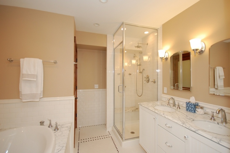 måla badrum grädde vanlig marmor tvätt skåp badkar dusch