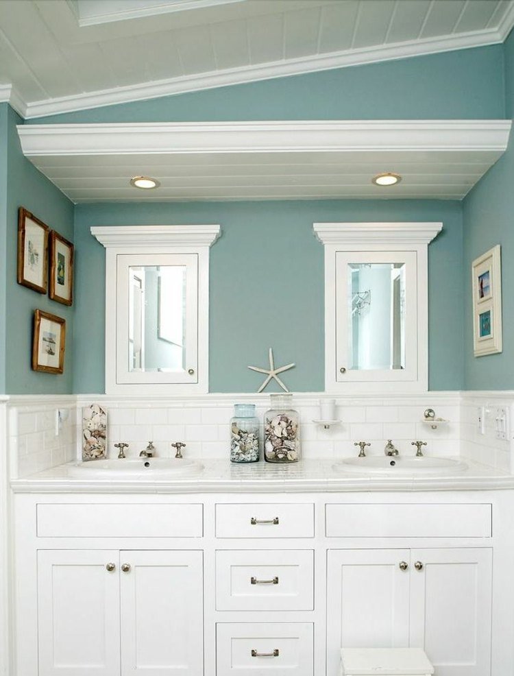 måla badrum blågrå färg vit tvättskåp klassisk stil