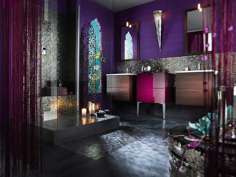 Badrum-förslag-marockansk stil-lila-badrumsskåp-glans