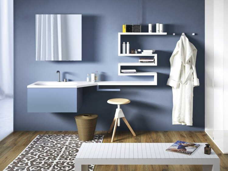 badrum-handfat-vit-botten-skåp-blå-vägg-LAGOLINEA