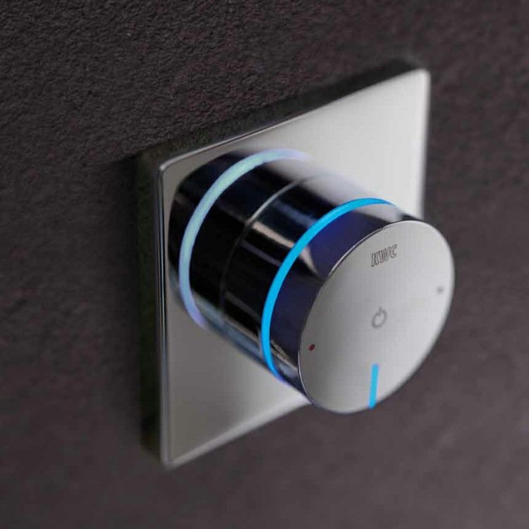 kran-badrum-kwc-ono-design-digital-touch-blå-led-lampa