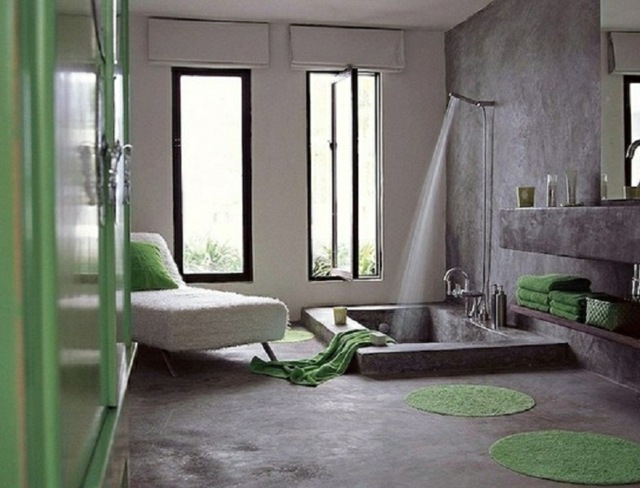 Grön-grå-toner-solstol-badrum-skjutdörr-med-fönster
