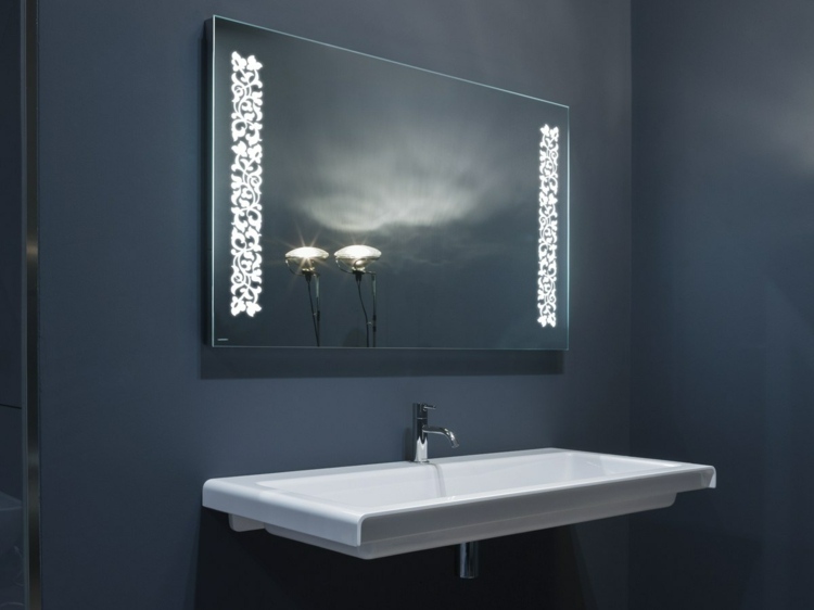 Anslut badrumsspegeln själv, modern design, integrerad belysning