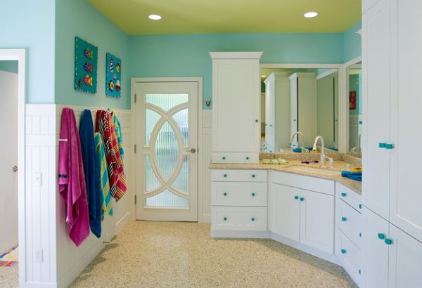 Gör badrumsmöbler barnvänliga hörntvättställ
