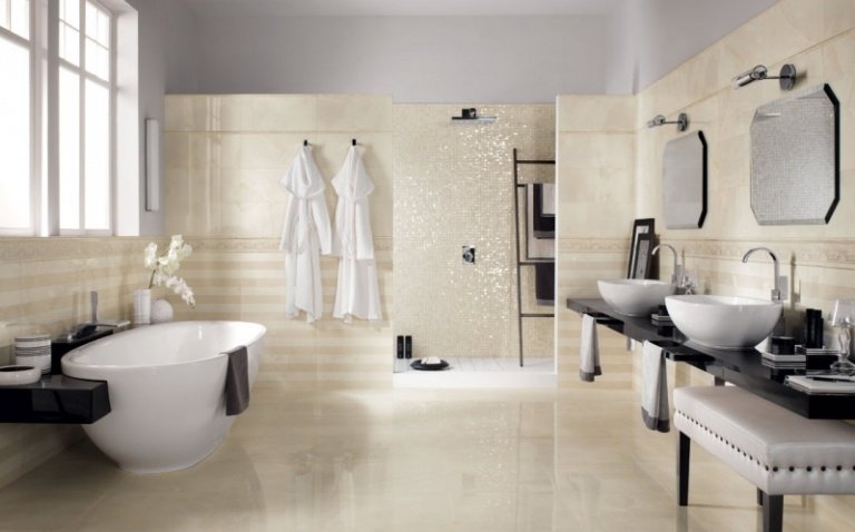 Badrumsdesign-kakel-litet-badrum-champagne-mosaikplattor-lavendel-väggfärg-onice