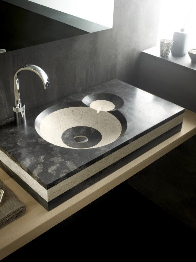 Bänkskiva-handfat-natursten-grå-grädde-design-Aros-bathco