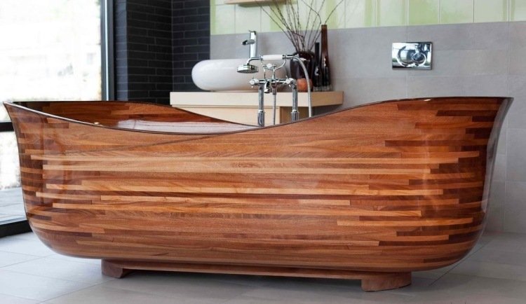 Badrumsmöbler av trä -teak-badkar-lackerade-stora-grå-golvplattor